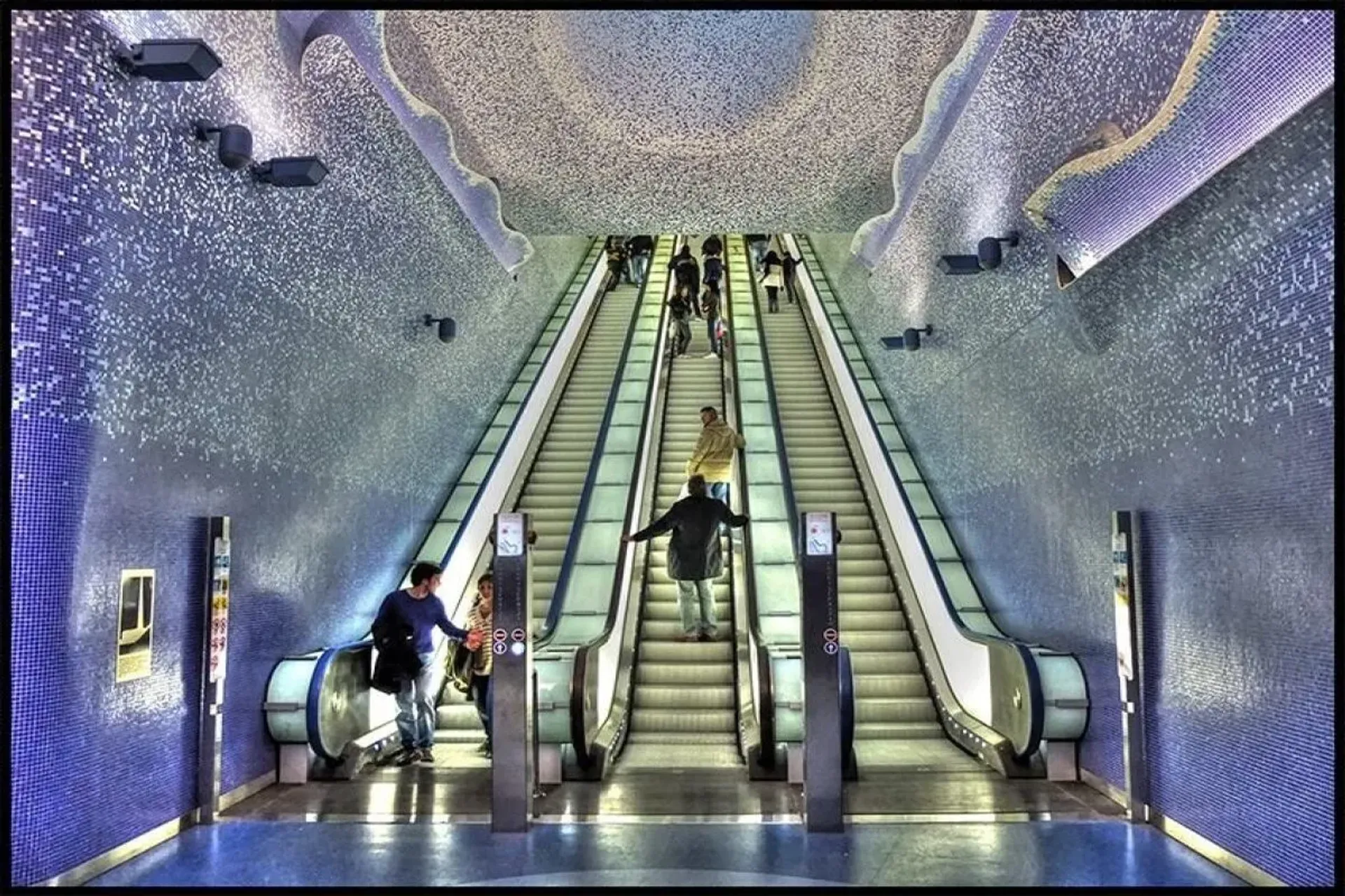 Late-Night Arrivals at Naples Airport: Reliable Transfer Options